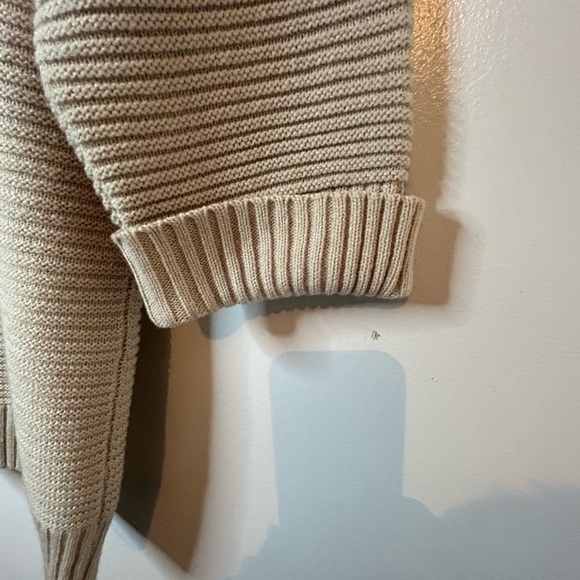 Forever 21 tan ribbed sweater with longer hem.  Size Med - Picture 2 of 3